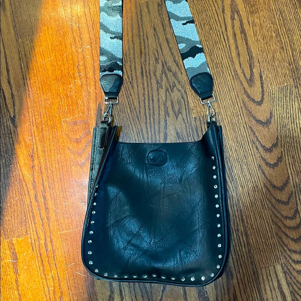 Black purse with camouflage strap